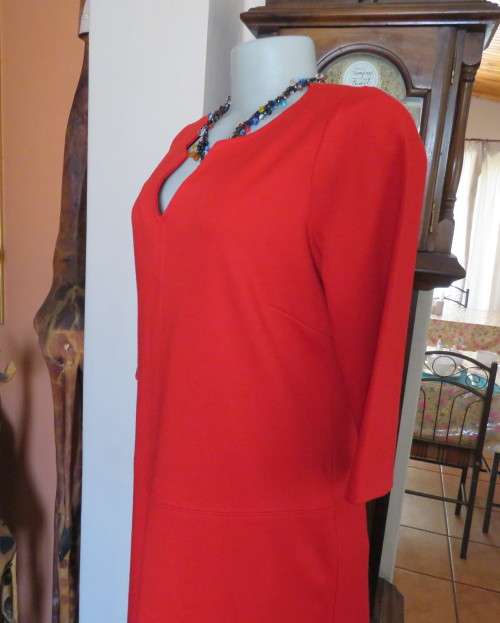 Smart cherry red long top in poly/rayon stretch jersey.By WOOLWORTHS size 38/14.New condition.