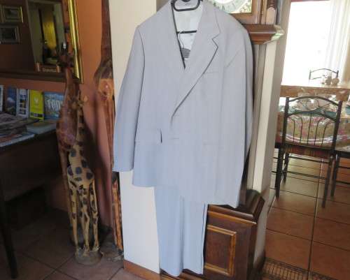 Handsome 2 pc.Men`s light grey striped suit in polyester/new wool blend by MOOD.Jacket 42R.Pants 38