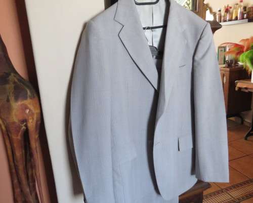 Handsome 2 pc.Men`s light grey striped suit in polyester/new wool blend by MOOD.Jacket 42R.Pants 38