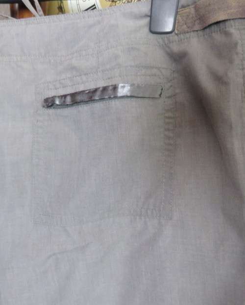 Smart pickle green cropped polycotton pants size 42/18.Zip up pockets.Drawstring in waist and hems.