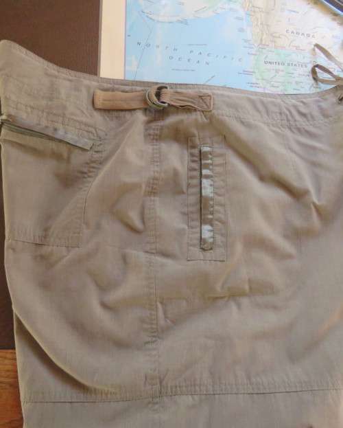 Smart pickle green cropped polycotton pants size 42/18.Zip up pockets.Drawstring in waist and hems.