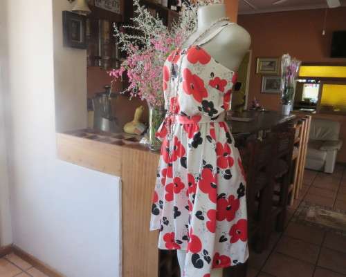 Cool cream strappy dress with red/black bold flowers.In soft polyester.Size 38.As new cond.