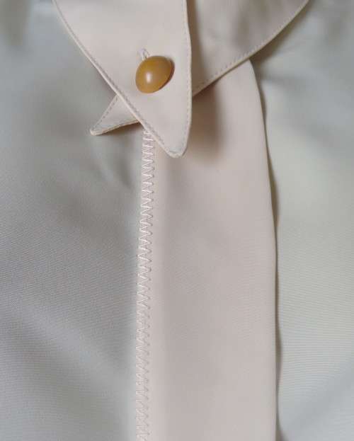 High quality silky poly rich vanilla colour long sleeve blouse top size 46.Stunning collar.New cond.