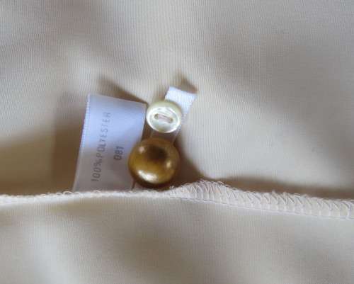 High quality silky poly rich vanilla colour long sleeve blouse top size 46.Stunning collar.New cond.