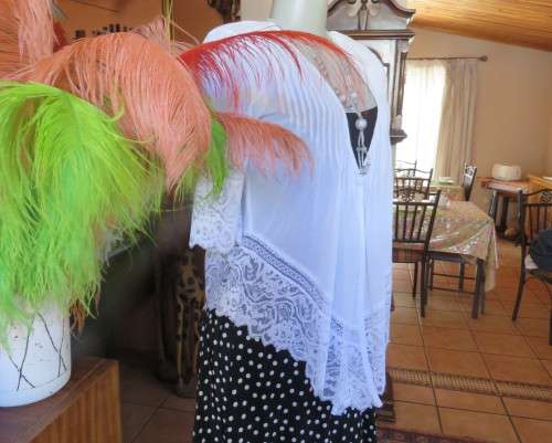 Dainty fine cotton waterfall style white top.Tuckking and lace decoration.One button closure.Size 36