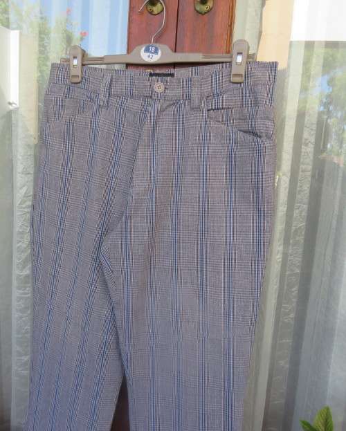 Men`s casual checked 100% cotton pants size 34 by BANNED. Four front/2 back pockets.New cond.
