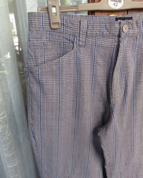 Men`s casual checked 100% cotton pants size 34 by BANNED. Four front/2 back pockets.New cond.