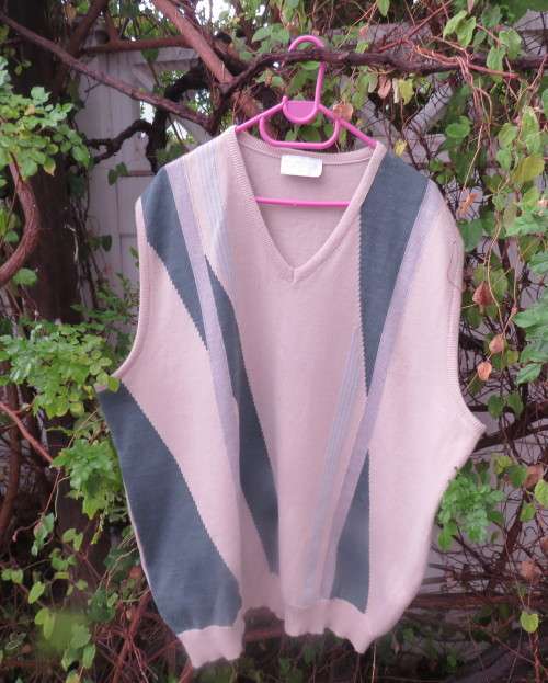 Men`s sleeveless V neck acrylic knit pullover in beige with jade/grey lines.Size XXL by LE MANS.