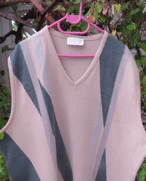 Men`s sleeveless V neck acrylic knit pullover in beige with jade/grey lines.Size XXL by LE MANS.