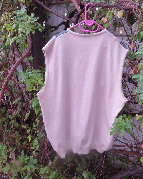 Men`s sleeveless V neck acrylic knit pullover in beige with jade/grey lines.Size XXL by LE MANS.