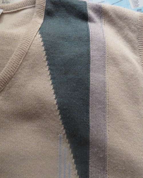 Men`s sleeveless V neck acrylic knit pullover in beige with jade/grey lines.Size XXL by LE MANS.