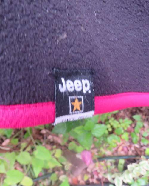 JEEP black/red unisex brushed polyester waistcoat.Zip-up front & pockets.Size 3XL.High collar.As new