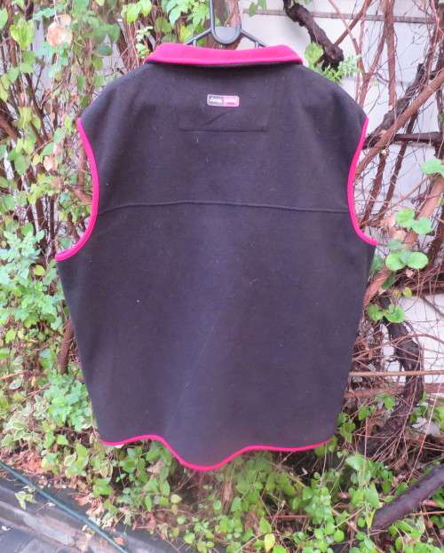JEEP black/red unisex brushed polyester waistcoat.Zip-up front & pockets.Size 3XL.High collar.As new