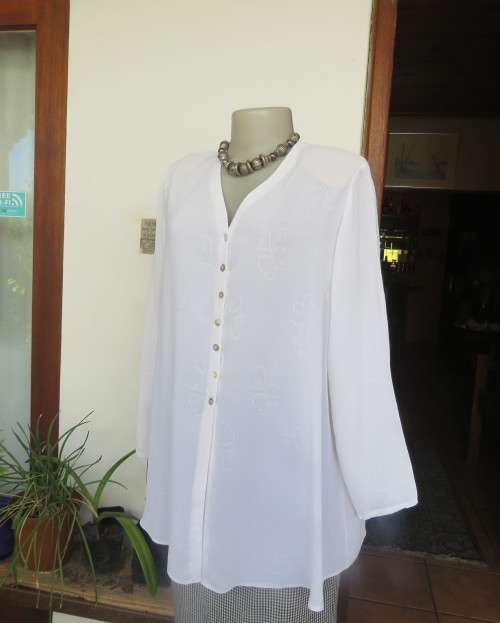 Embossed white loose cut button down V neck top with long sleeves.Size large 40. As new in polyester