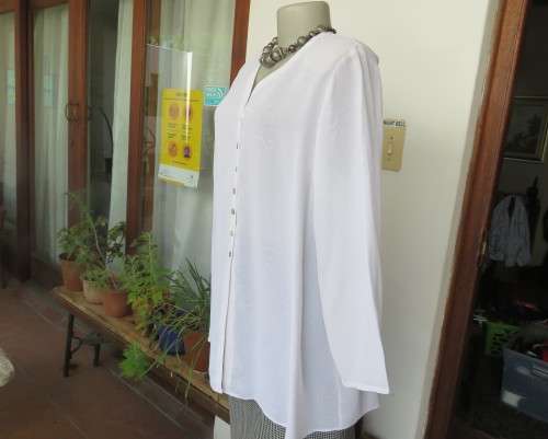 Embossed white loose cut button down V neck top with long sleeves.Size large 40. As new in polyester