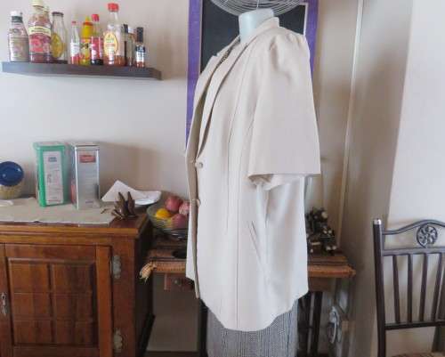 Very smart wheat colour tailored short sleeve 2 button/open collar jacket by ZETA size 46/22.As new.
