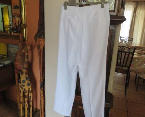 Handsome men`s white trousers by LION KNIGHT size 34 in cotton/terylene and silk.Pleated front.