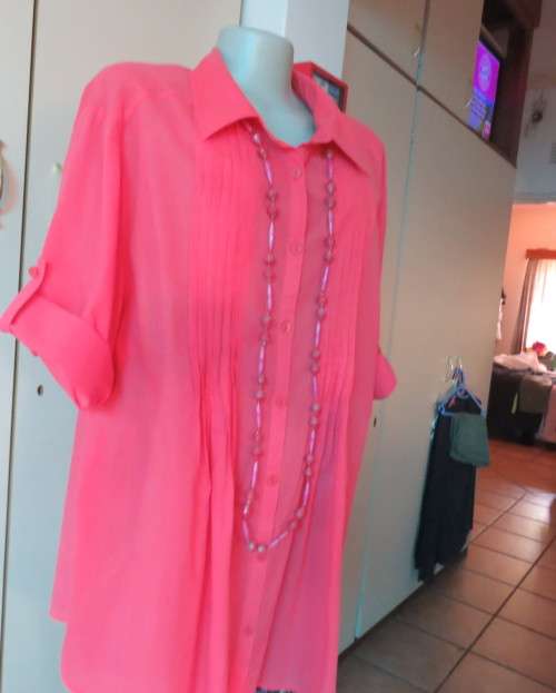 Fabulous crimson button down top/shirt collar with tucked front.By DONATELLA size 48/24.As new