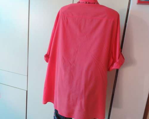 Fabulous crimson button down top/shirt collar with tucked front.By DONATELLA size 48/24.As new