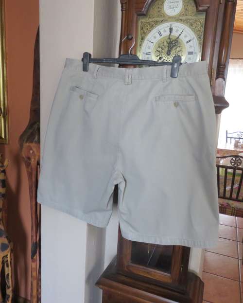 Men`s wheat colour 100% cotton shorts by OAKRIDGE size 42. Pleats on front.Pockets Back/sides.