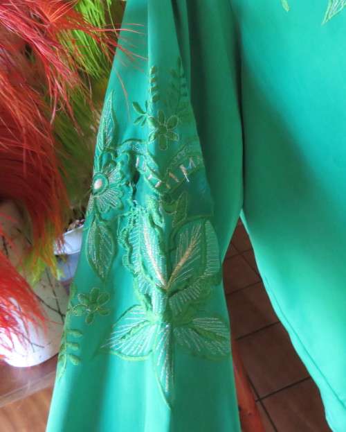 Glamour emerald green long sleeve top with luxury embroidery.Size 48 to 50.Label cut.Very good cond.