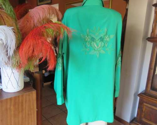Glamour emerald green long sleeve top with luxury embroidery.Size 48 to 50.Label cut.Very good cond.