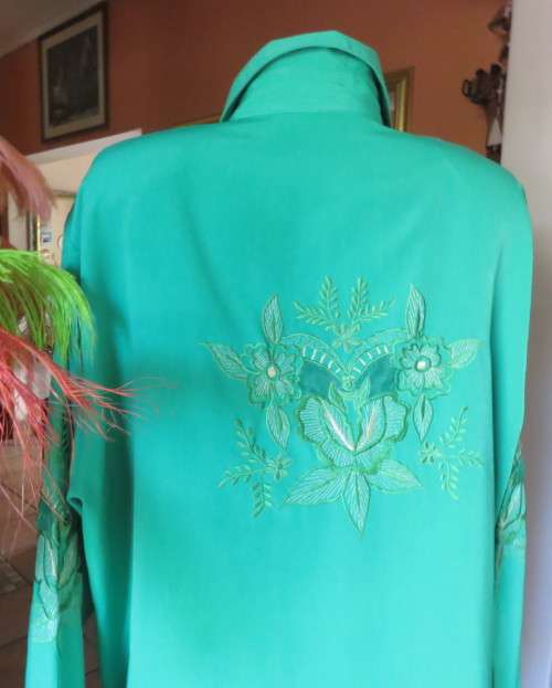 Glamour emerald green long sleeve top with luxury embroidery.Size 48 to 50.Label cut.Very good cond.