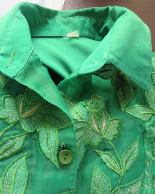 Glamour emerald green long sleeve top with luxury embroidery.Size 48 to 50.Label cut.Very good cond.