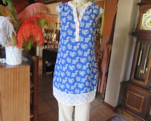 Cool blue white/pink floral knee length sheer polyester top.Stretch poly underlay.Size 36.As new