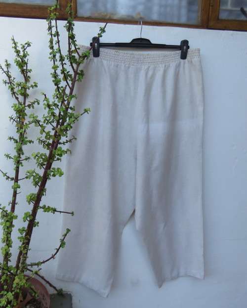 Natural colour linen/cotton pants size 42 to 44 by TRUWORTS.Elasticated waist.Inner leg 58cm.As new.