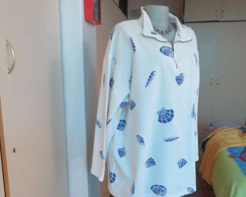 Warm long sleeve white slip over top with blue shells.Zip up front opening and high collar.Size XL