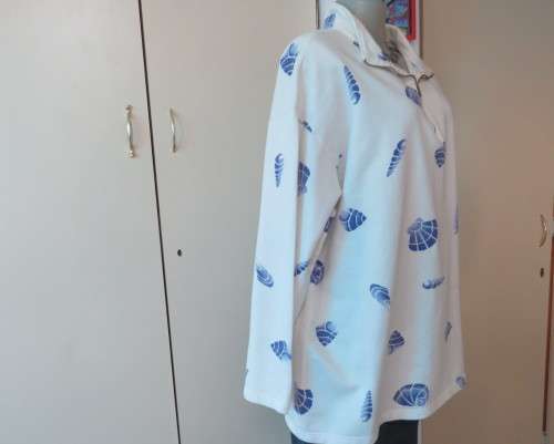 Warm long sleeve white slip over top with blue shells.Zip up front opening and high collar.Size XL