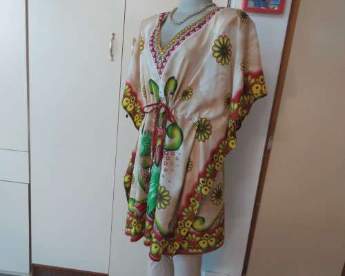 Cool bo-ho top 100% rayon.Cream background with bold green/maroon/yellow.Drawstring waist.36/40