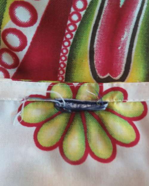 Cool bo-ho top 100% rayon.Cream background with bold green/maroon/yellow.Drawstring waist.36/40