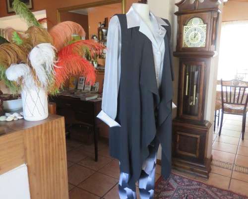 Magnificent black waterfall style sleeveless gilet 40/16.Absolute as new,Stretch poly.Calf length