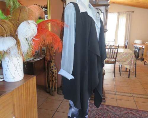Magnificent black waterfall style sleeveless gilet 40/16.Absolute as new,Stretch poly.Calf length