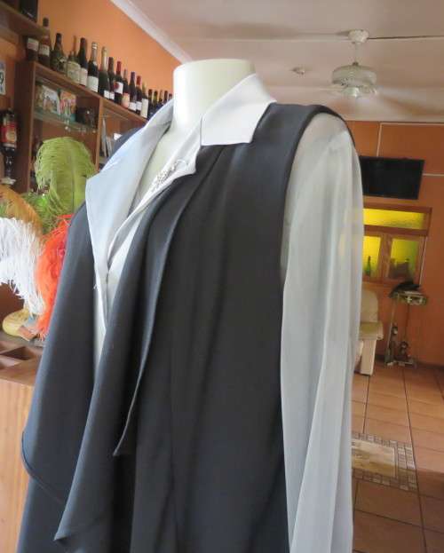 Magnificent black waterfall style sleeveless gilet 40/16.Absolute as new,Stretch poly.Calf length
