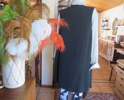 Magnificent black waterfall style sleeveless gilet 40/16.Absolute as new,Stretch poly.Calf length