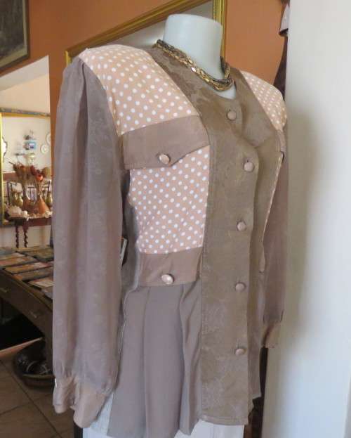 Stunning long sleeve peplum jacket in 6 fabric designs.Collarless.4 dummy pockets.By GARBO FLAIR 42
