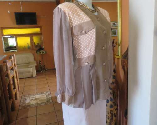 Stunning long sleeve peplum jacket in 6 fabric designs.Collarless.4 dummy pockets.By GARBO FLAIR 42