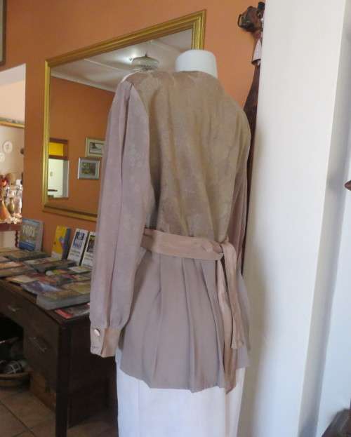 Stunning long sleeve peplum jacket in 6 fabric designs.Collarless.4 dummy pockets.By GARBO FLAIR 42