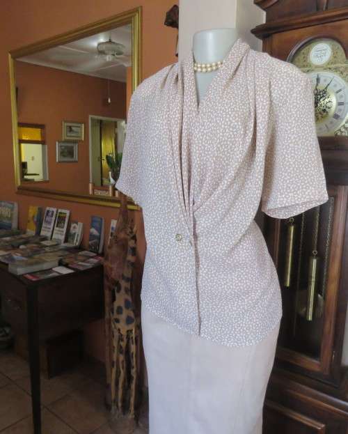 Amazing GIORGIO short sleeve top.Ecru/ tiny white design.Pleats on shoulders.Foldover Size 40