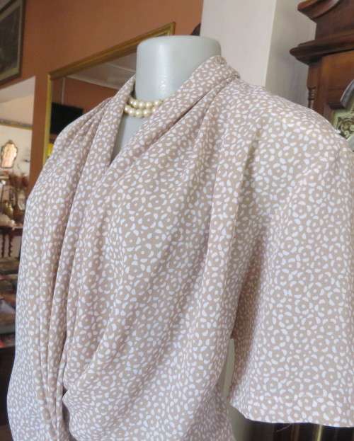 Amazing GIORGIO short sleeve top.Ecru/ tiny white design.Pleats on shoulders.Foldover Size 40