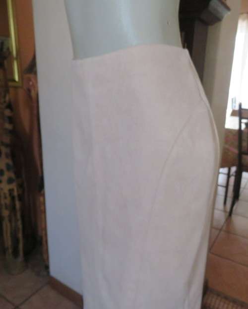 Beautiful wheat colour bandless skirt in stretch polyester with suede look.Size 38/14.New condition.