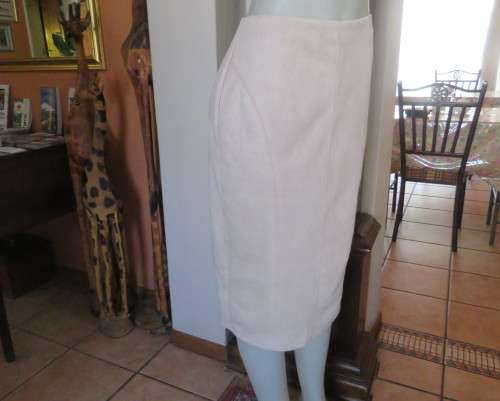 Beautiful wheat colour bandless skirt in stretch polyester with suede look.Size 38/14.New condition.