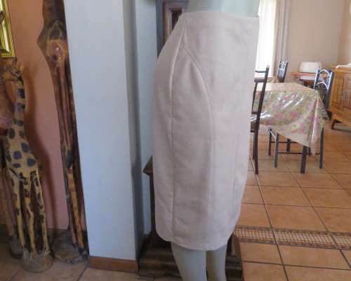Beautiful wheat colour bandless skirt in stretch polyester with suede look.Size 38/14.New condition.