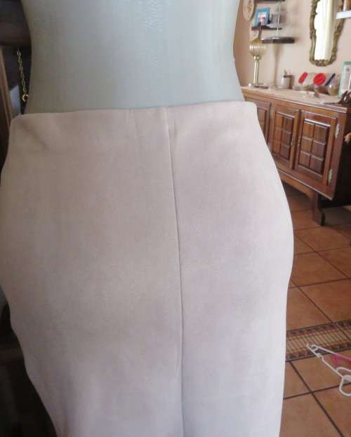 Beautiful wheat colour bandless skirt in stretch polyester with suede look.Size 38/14.New condition.