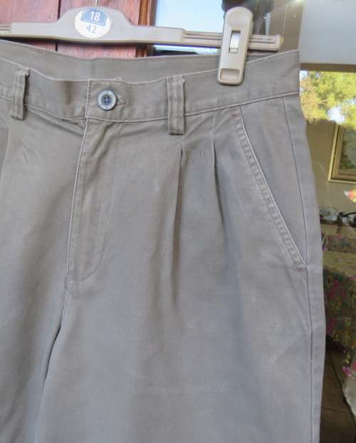 Men`s dark army green chino pure cotton shorts size 32 by WOOLWORTHS.Pleated front.As new