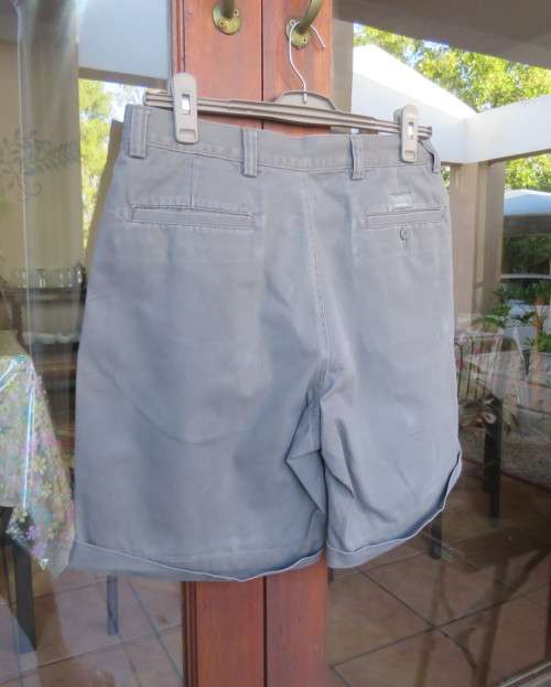 Men`s dark army green chino pure cotton shorts size 32 by WOOLWORTHS.Pleated front.As new