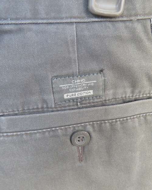 Men`s dark army green chino pure cotton shorts size 32 by WOOLWORTHS.Pleated front.As new